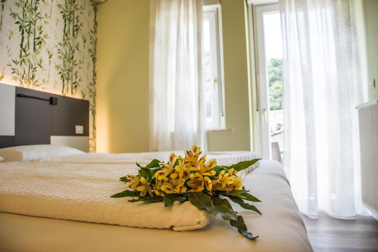 Hotel Eden Torri del Benaco Kültér fotó