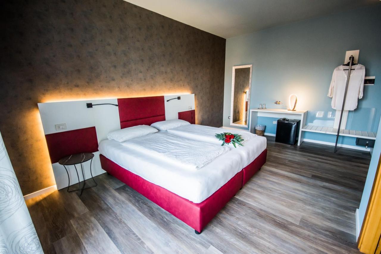 Hotel Eden Torri del Benaco Kültér fotó