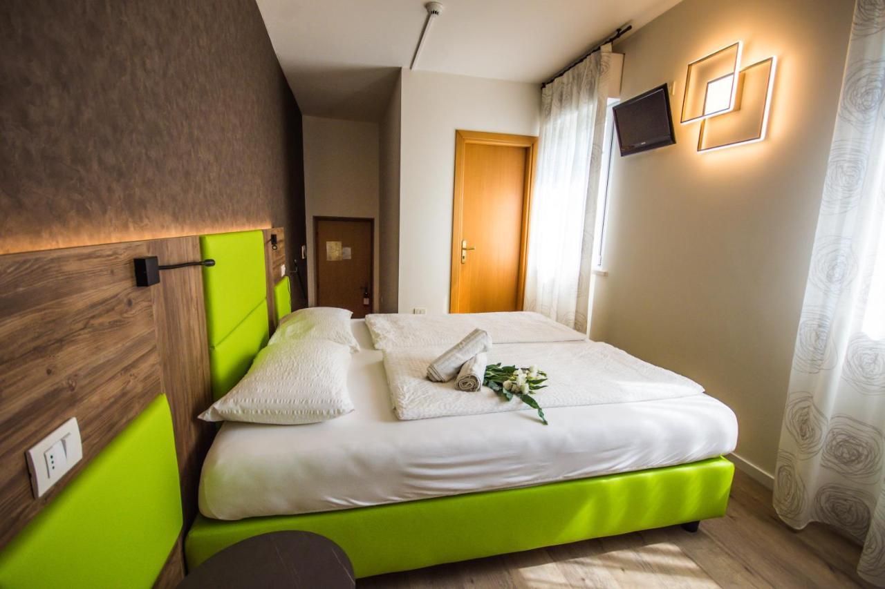 Hotel Eden Torri del Benaco Kültér fotó
