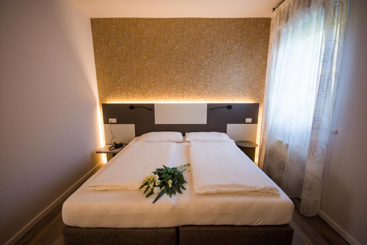 Hotel Eden Torri del Benaco Kültér fotó