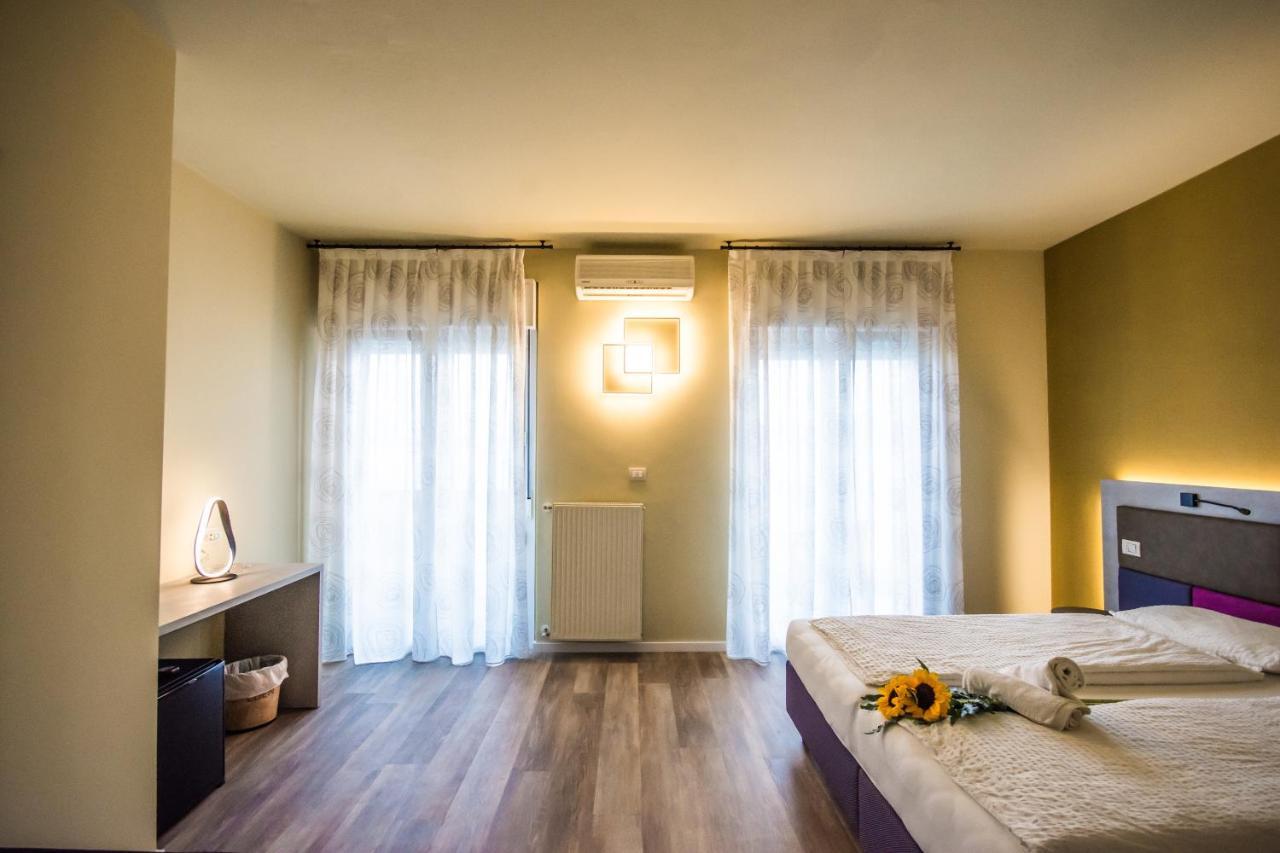 Hotel Eden Torri del Benaco Kültér fotó